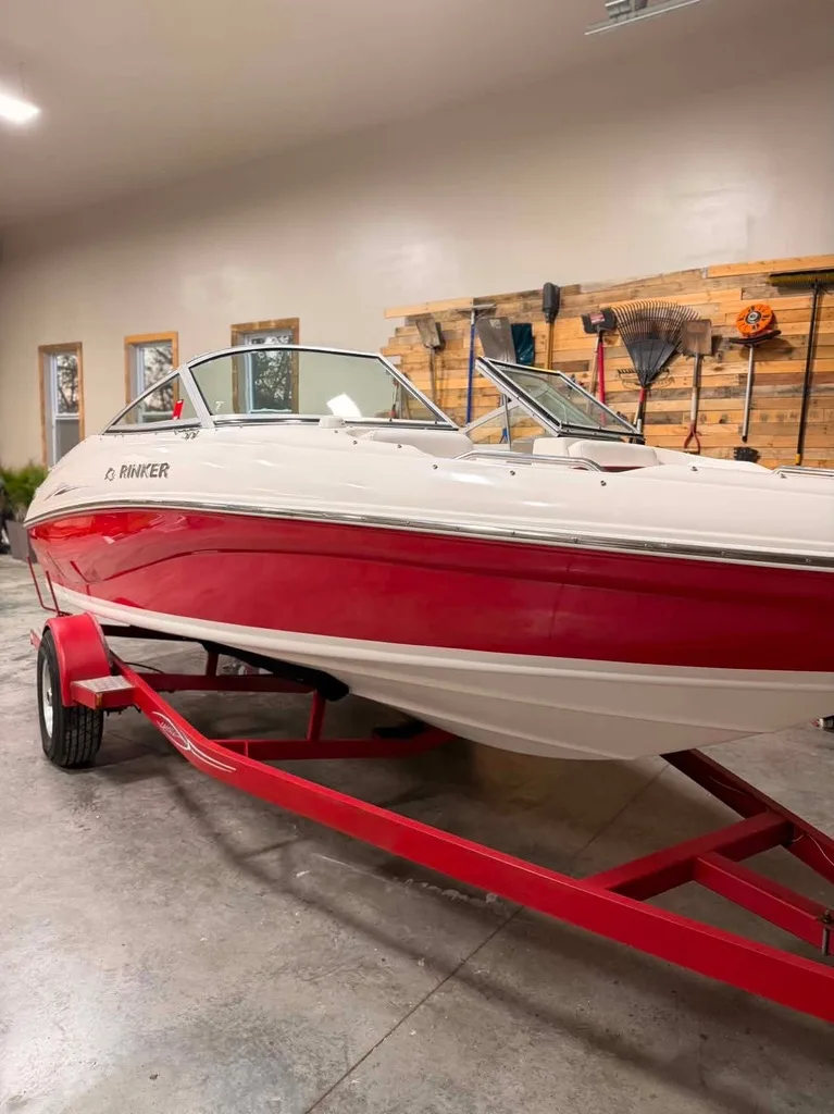 Rinker boat showroom finish after detail